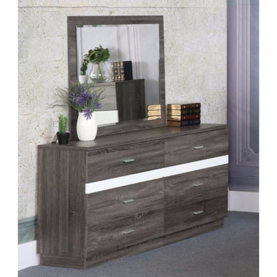 Well Crafted Splendid Mirror With Wooden Frame.