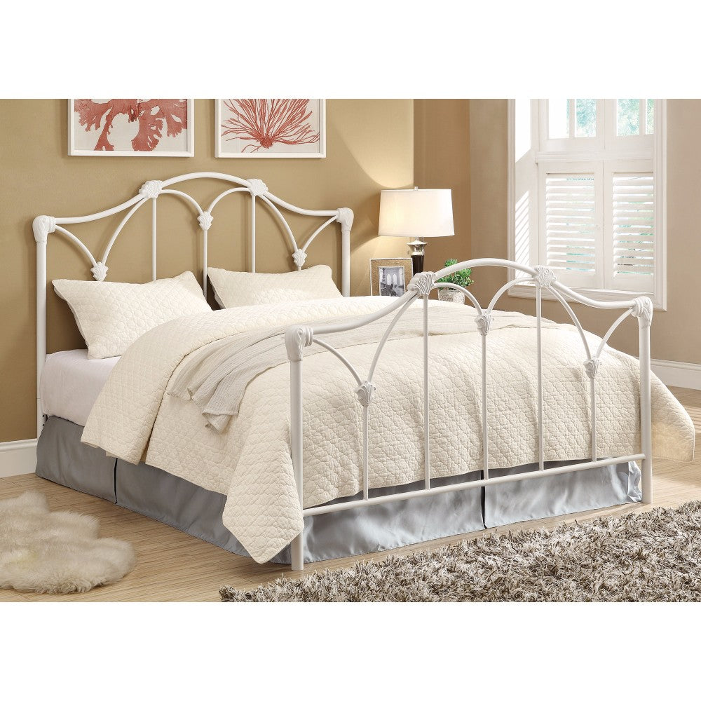 Traditional Styled Metal Queen Size Bed, White